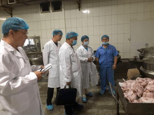 食品生产组在卓资县李珍熏鸡有限责任公司检查